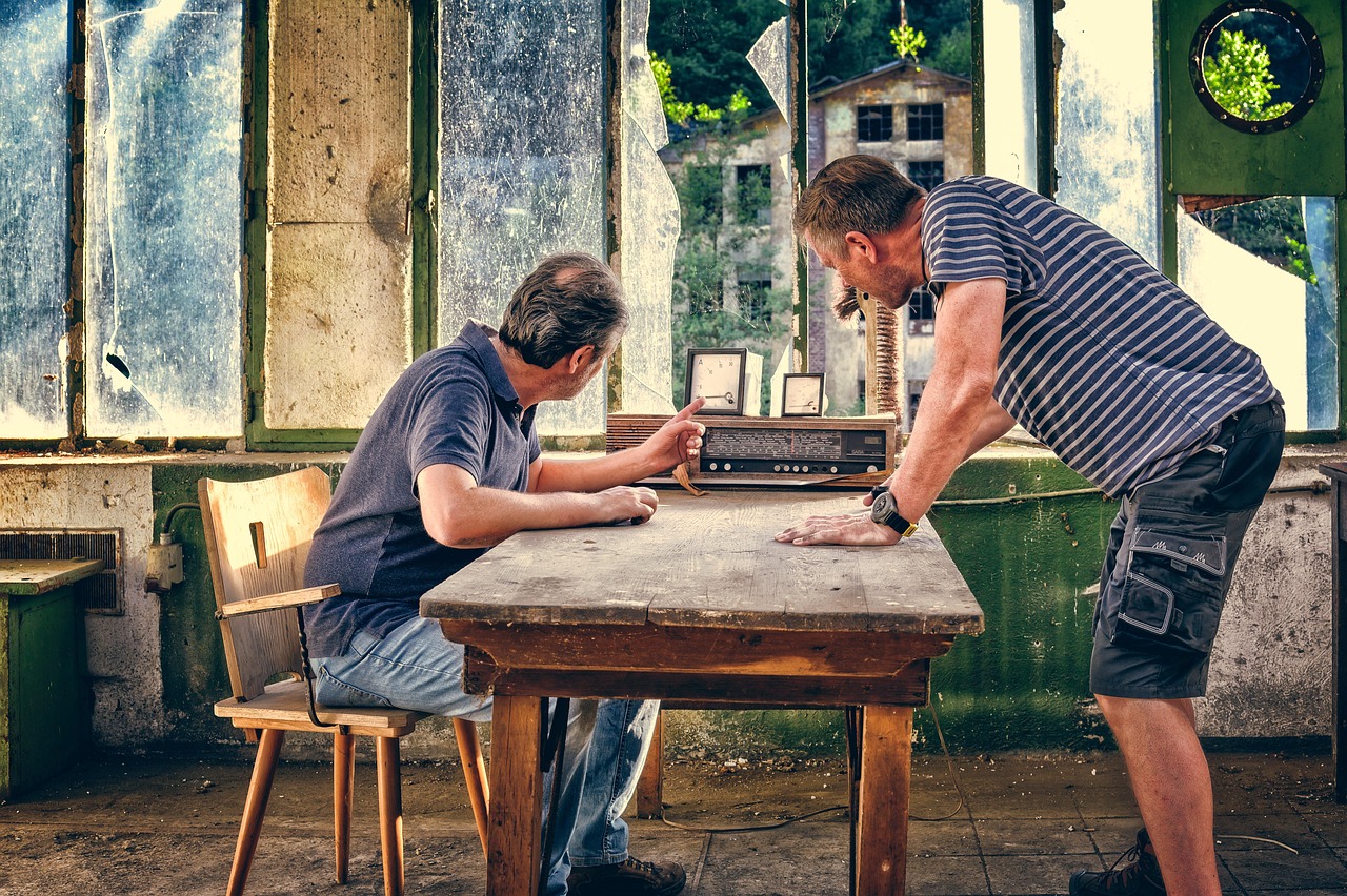 分享通信实名账号：实名认证的社会经济效益和成本效益